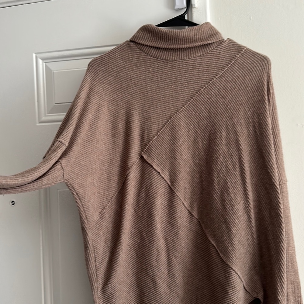 High neck cross cross soft sweater